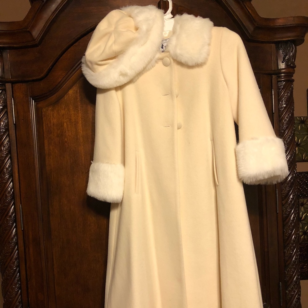 Girls luxurious Elegant Ivory winter faux coat&hat